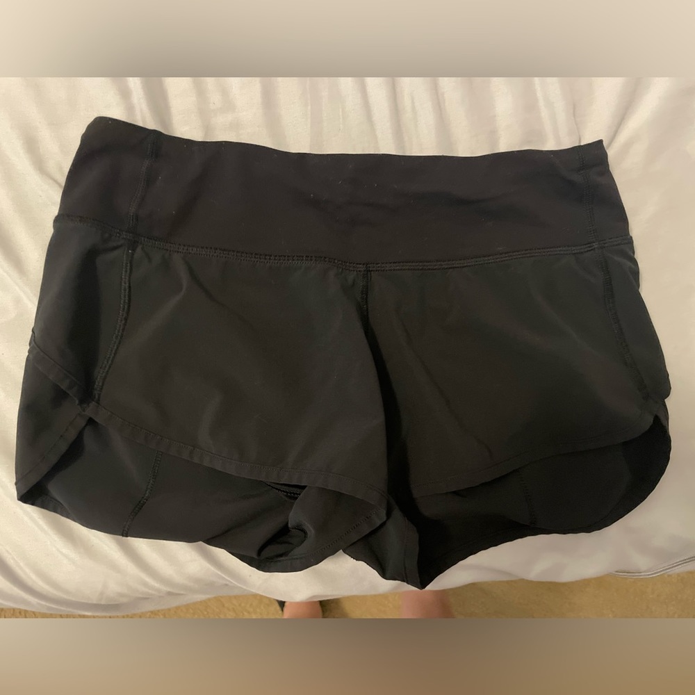 SIZE TWO LULULEMON SPEED UP SHORTS LOW RISE 2.5 INCH